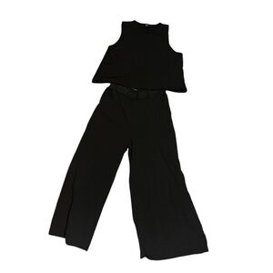 ⭕️4/$5⭕️ Two piece set Black Sleeveless top and wide Capri pants
